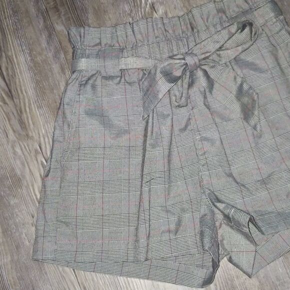 French Kiss gray elastic ruffle waisted shorts with belt - Picture 3 of 5
